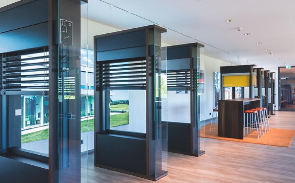 Pièce avec des modules d'exposition ROMA