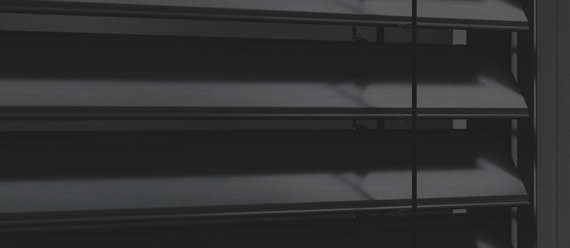 Gros plan lames de brise-soleil