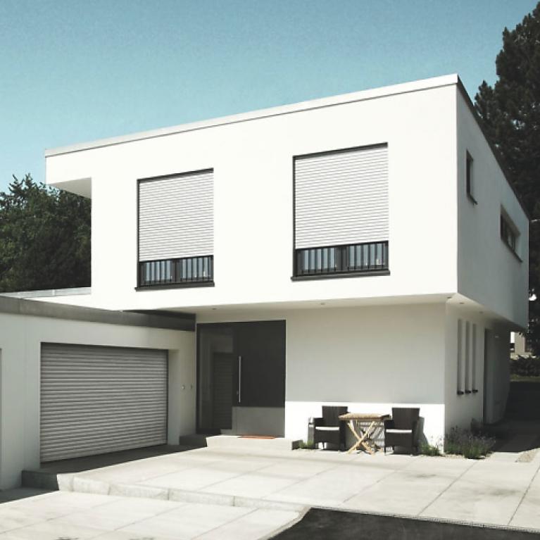 Maison individuelle Stadtbergen avec volets roulants fermés