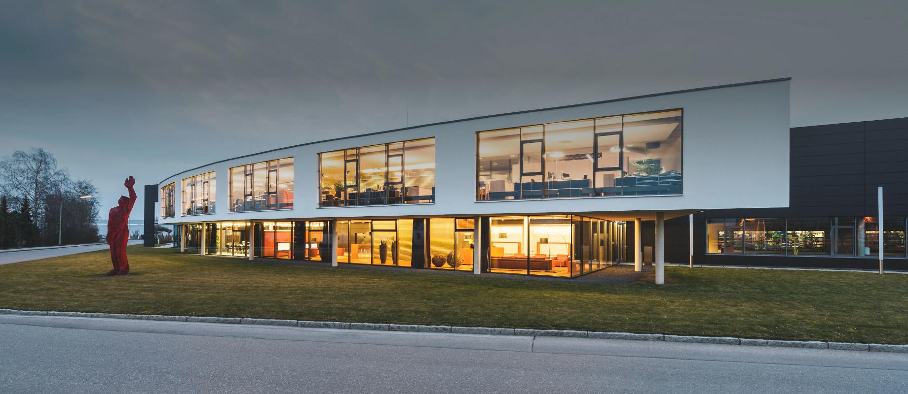 ROMA - Site de Burgau, au crépuscule, éclairé de l'intérieur
