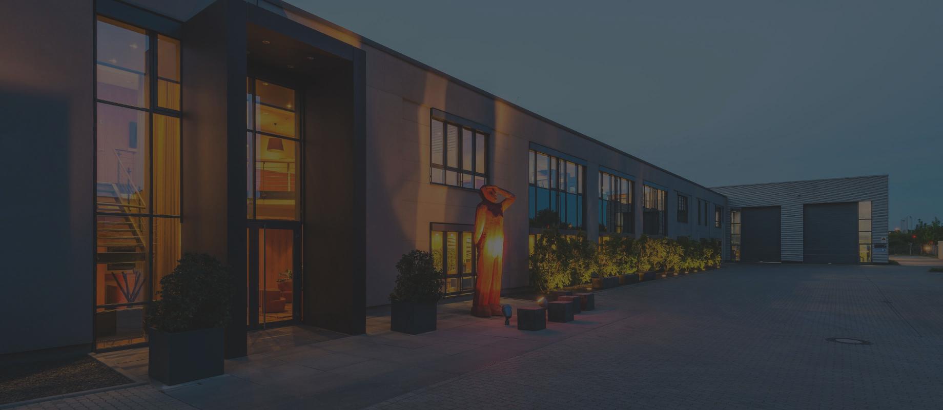 ROMA - Site de Ludwigshafen, au crépuscule, éclairé de l'intérieur