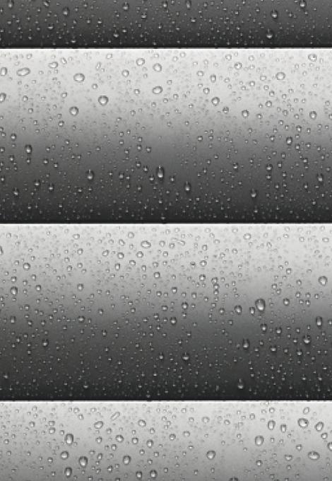 Lame de porte de garage fermée, gros plan avec gouttes d'eau