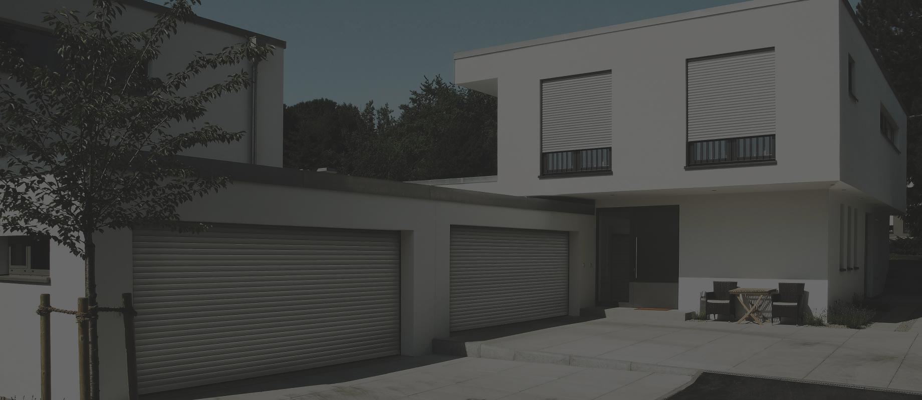 Maison le jour avec deux garages doubles