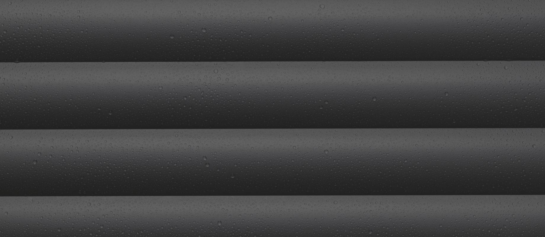 Lame de porte de garage fermée, gros plan avec gouttes d'eau