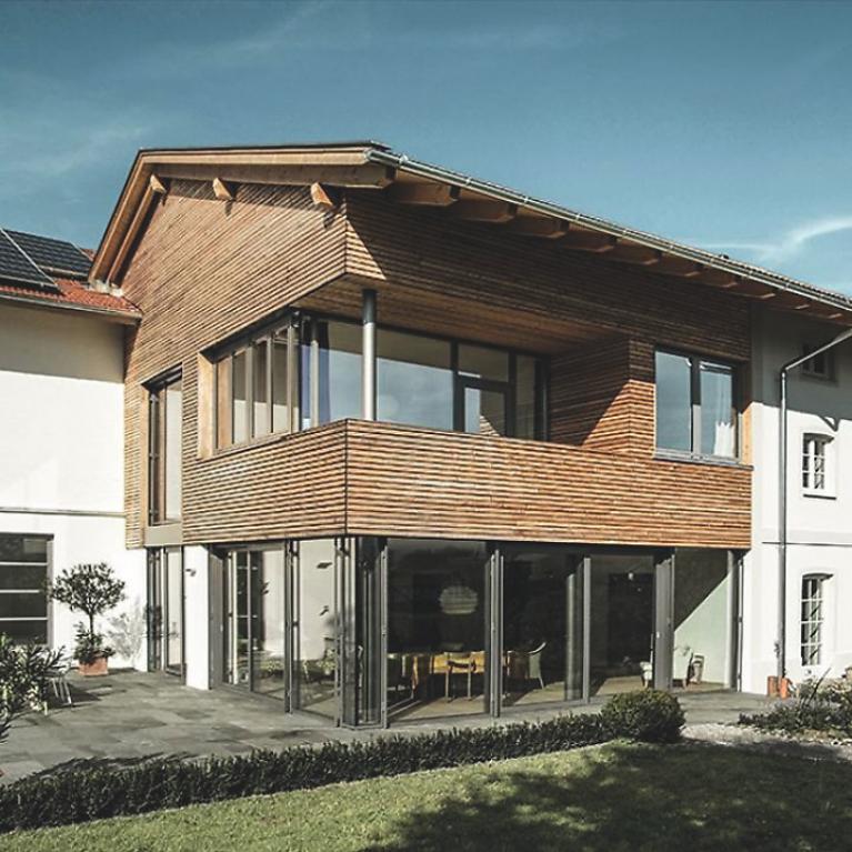 Maison individuelle avec jardin, le jour