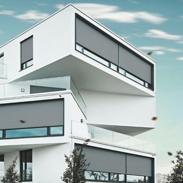 Tour zipSCREEN Landau, coupe Maison moderne, 5 étages, le jour, stores toiles rénovation descendus au 3/4