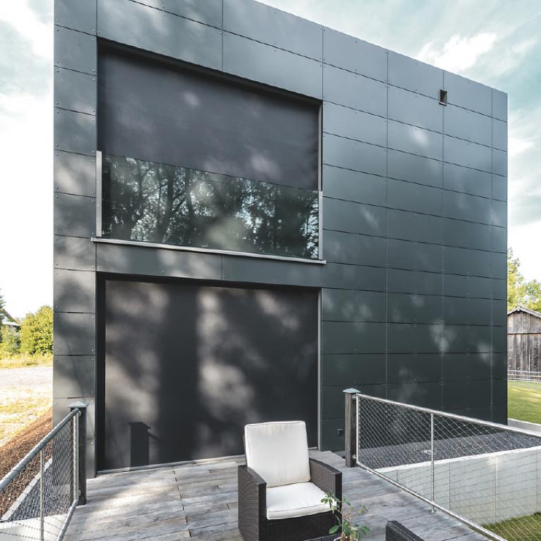 Maison individuelle Jettingen-Scheppach Maison individuelle, côté jardin, le jour, stores toiles descendus au 3/4