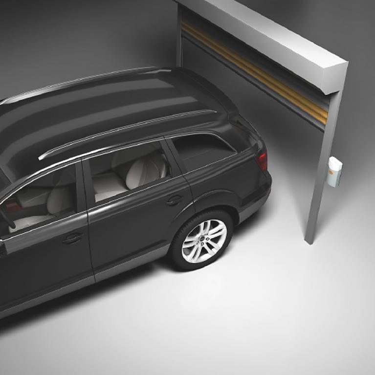 Porte à enroulement ROMA - Modèle ROLENTO B1, B2 Modèle d'une porte à enroulement, vue latérale avec BMW Touring