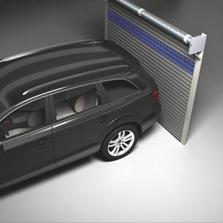 Porte à enroulement ROMA - Modèle ROLENTO B3 Modèle d'une porte à enroulement, vue latérale avec BMW Touring