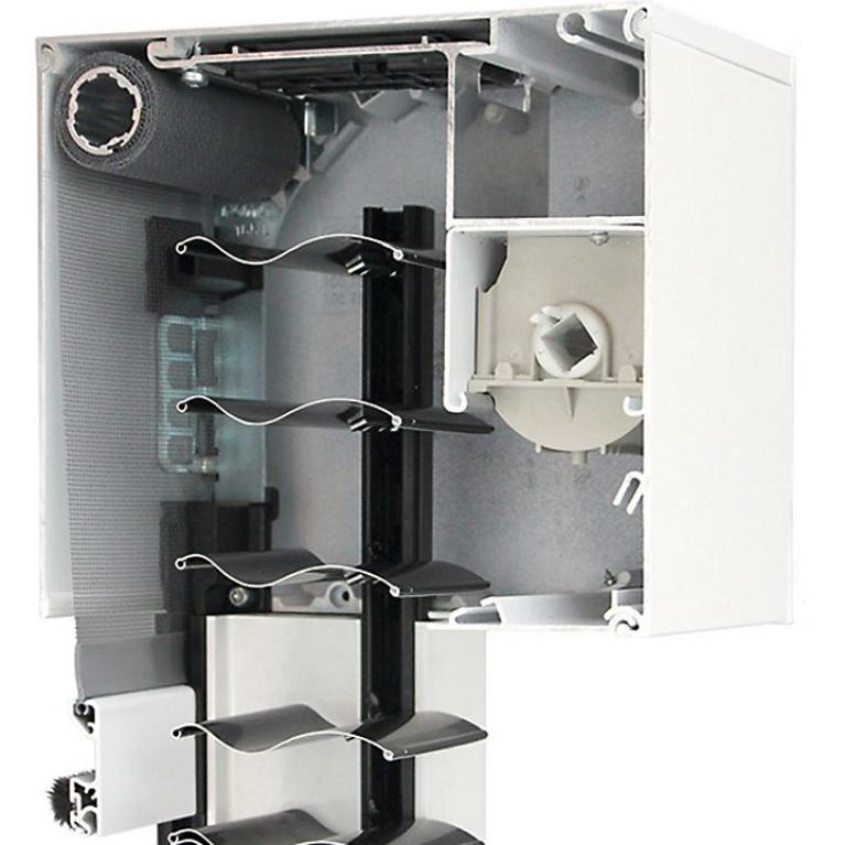 Coupe transversale des systèmes caissons de brise-soleil avec moustiquaire