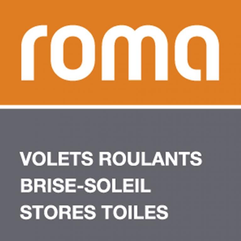 Logo ROMA Logo ROMA sur fond orange, en bas volets roulants, brise-soleil et stores toiles sur fond gris