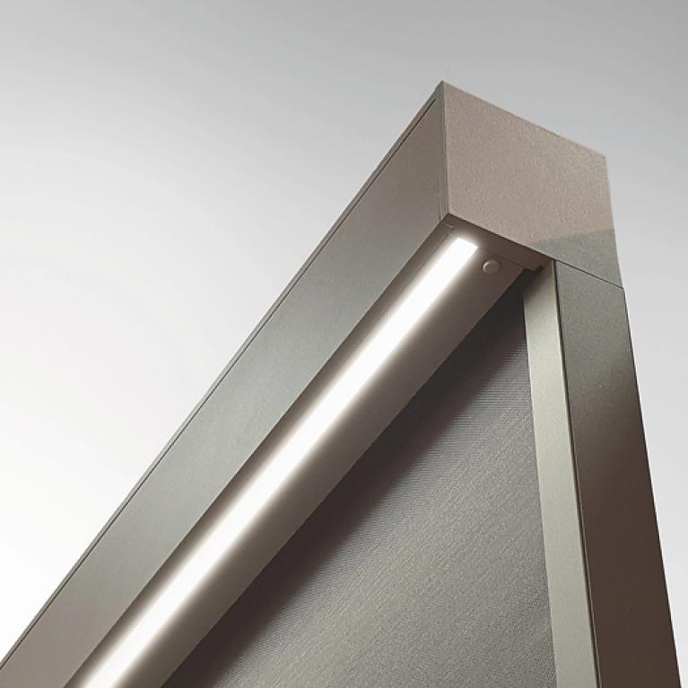 Bandeau LED intégré dans la sous-face du caisson QUADRO ou INTEGO