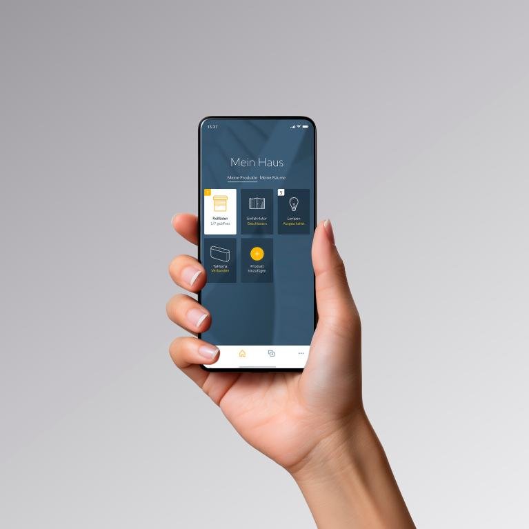 ROMA Connexoon Main avec Smartphone (Smart Home App)