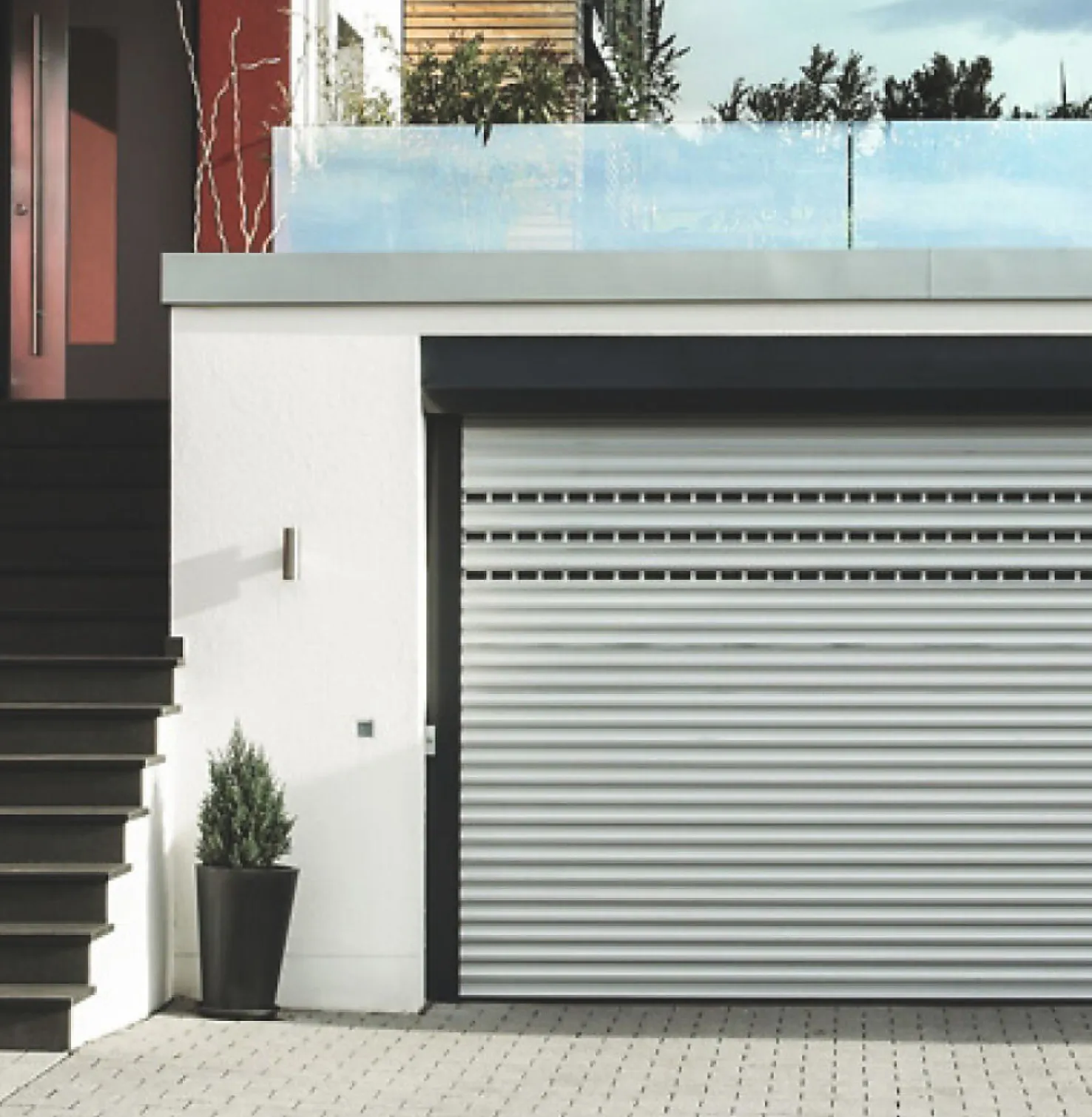 Entrée de la maison avec escalier, coupe d'un garage avec terrasse sur le toit