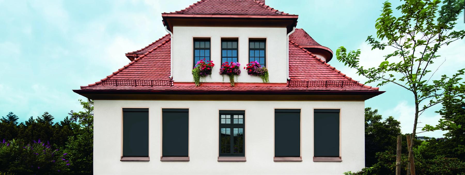 Lors de la rénovation, il ne faut pas oublier les Volets roulants, les Brise-soleil orientables et les Stores toiles.