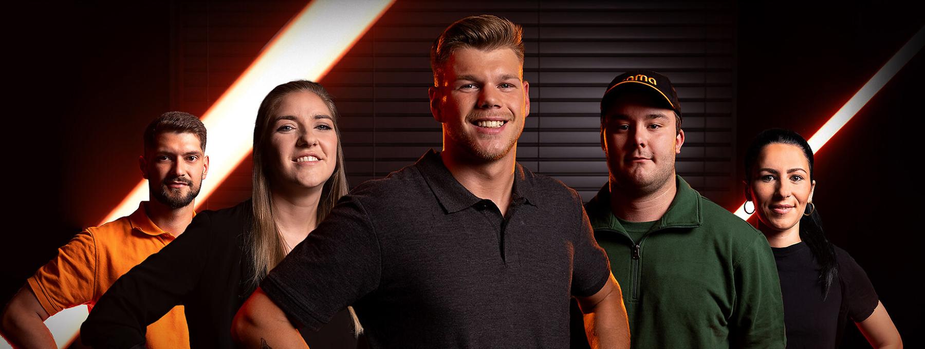 Jeunes collaborateurs de ROMA devant une lamelle CDL